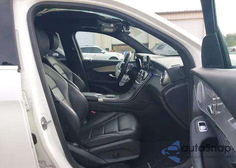 2020 Mercedes-Benz Glc 300 z USA, uszkodzony, nr VIN W1N0G8DBXLF789855